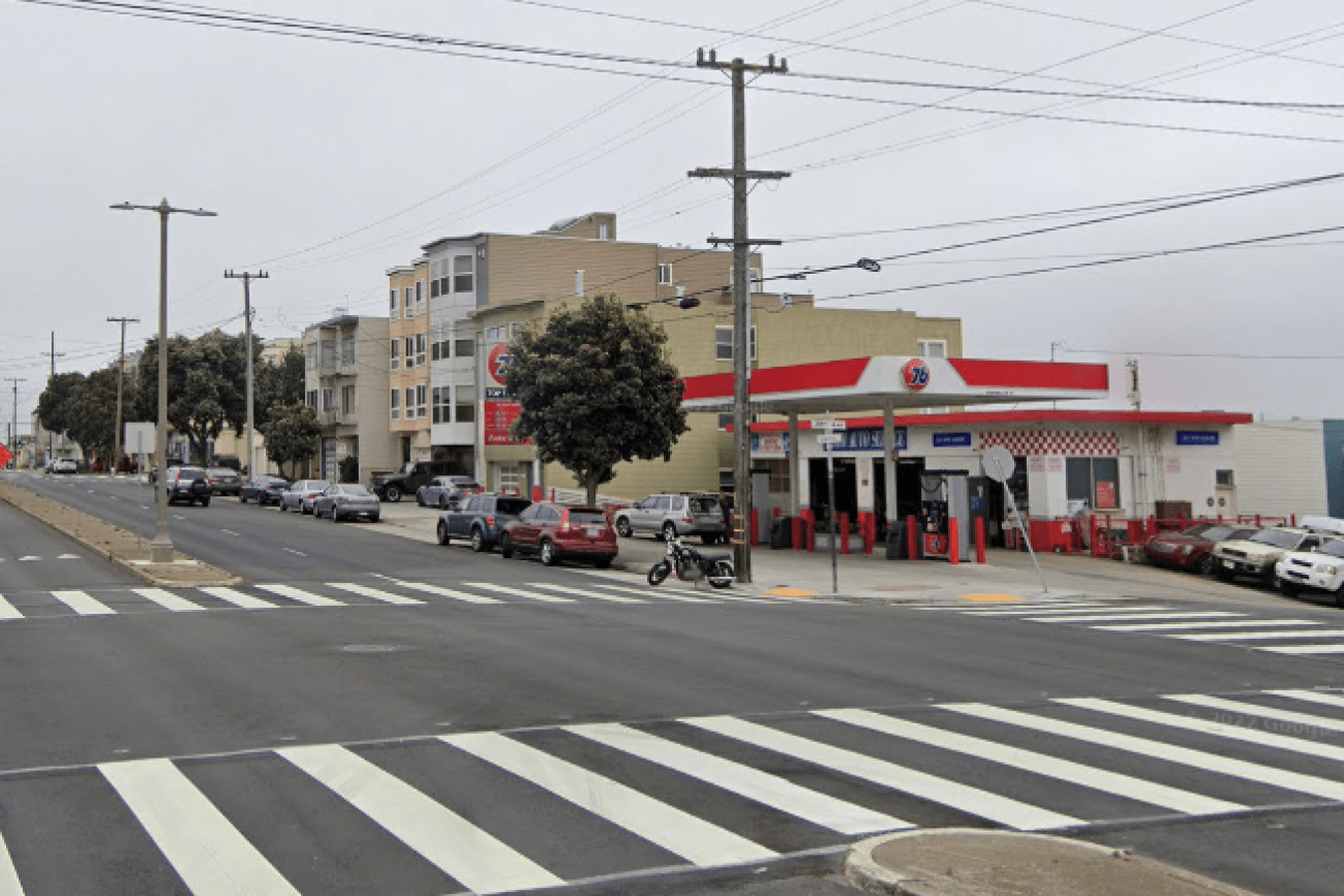 The intersection of 38th and Geary, viewed from street level.
