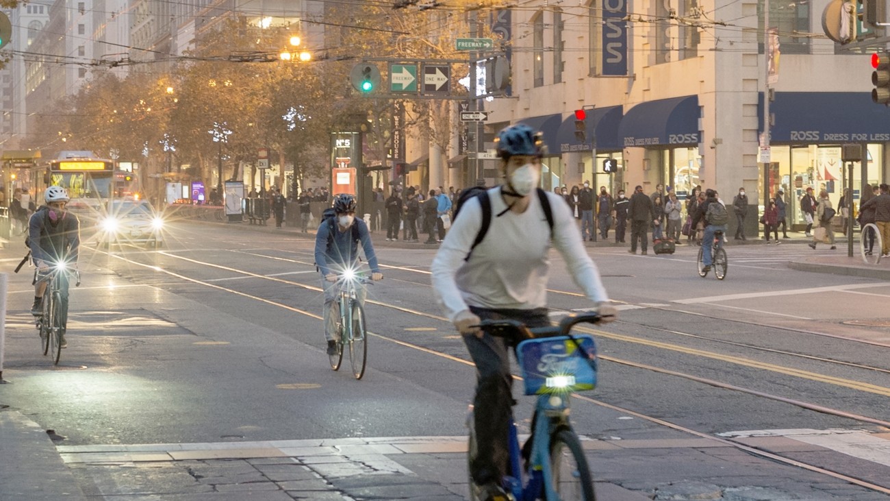 Bicyclists on Market Street wearing face masks due to smoky air