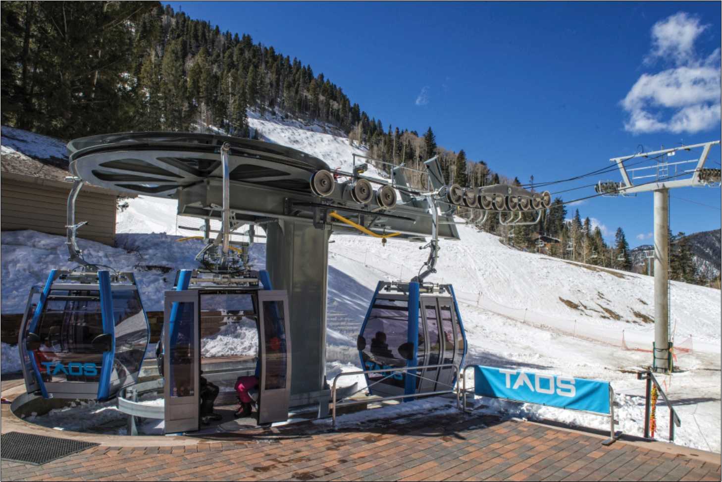 The return terminal of the Gondolita ropeway system in Taos, New Mexico, with cabins arriving at and departing the station.