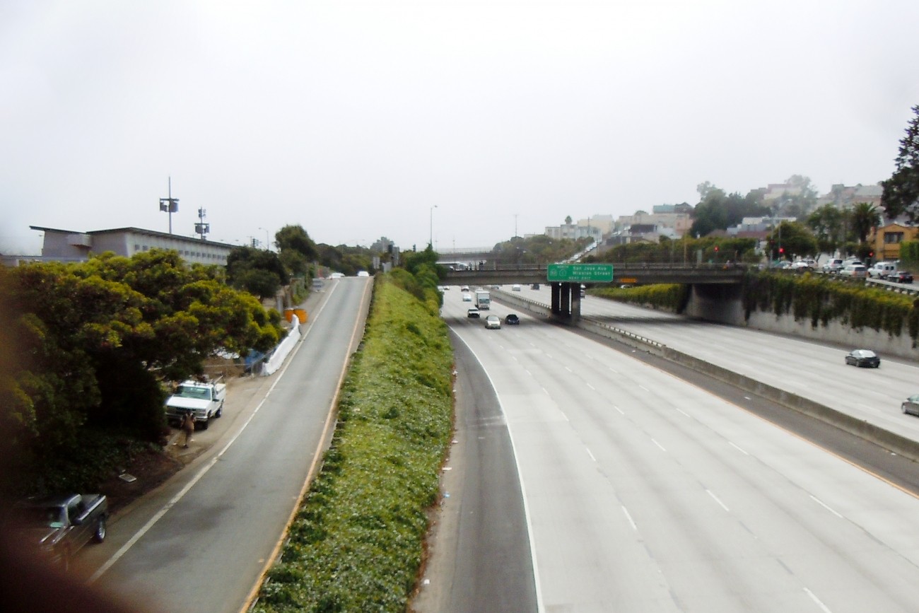 Image of where Geneva and Ocean Avenues intersect with the I-280