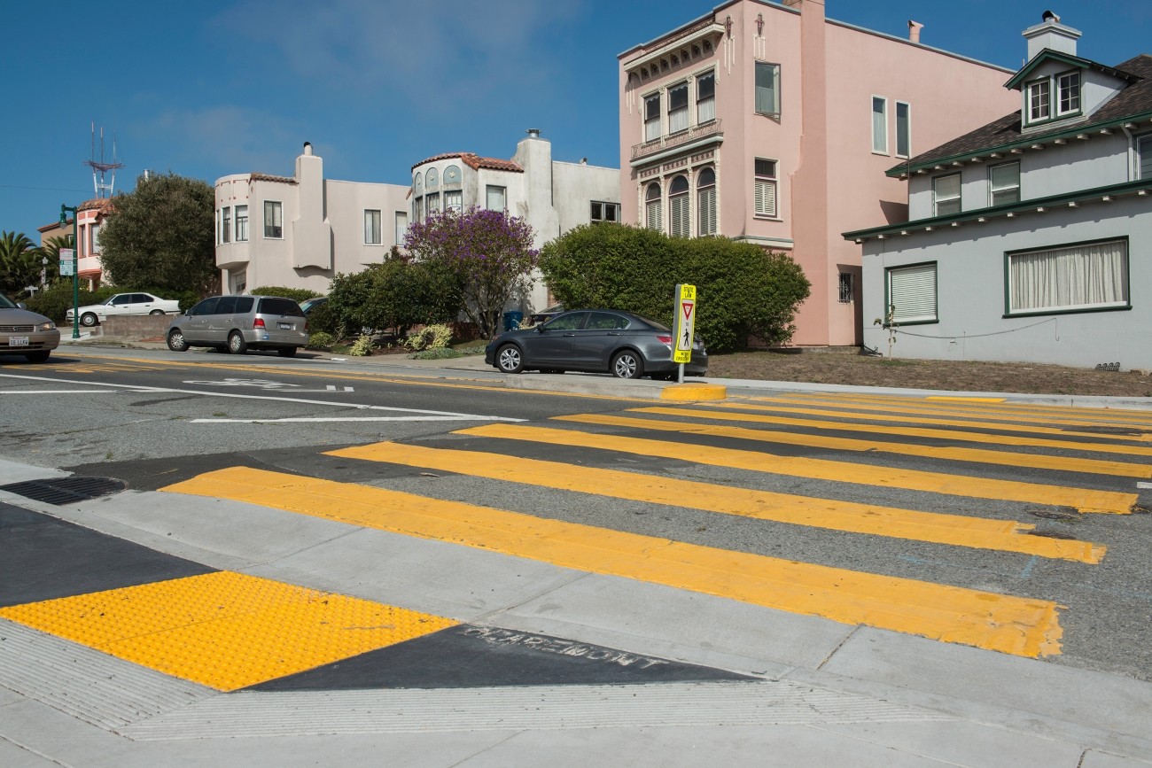 Crosswalk in School Zone on Claremont Boulevard (Photo: SFMTA Photo Department)