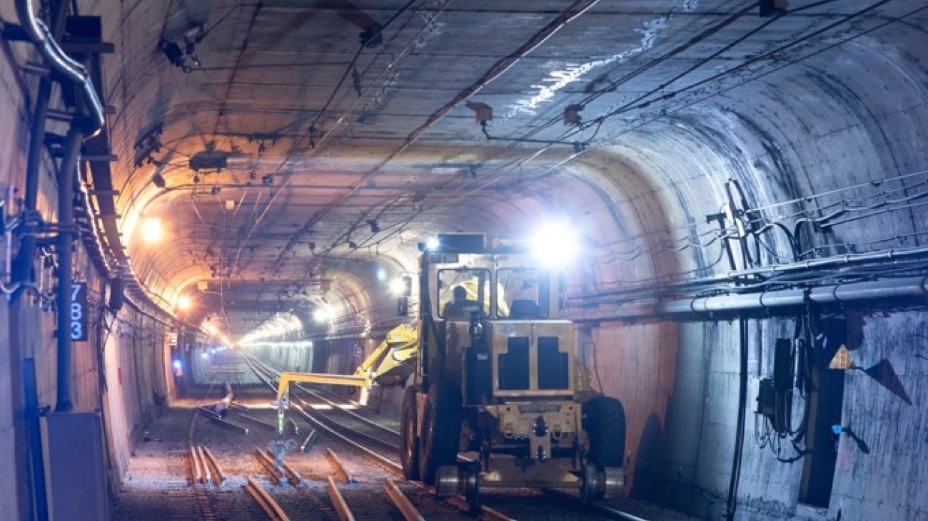 An image of Twin Peaks tunnel construction