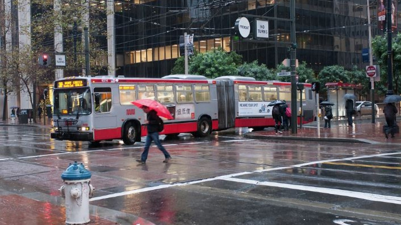 muni bus in the rain