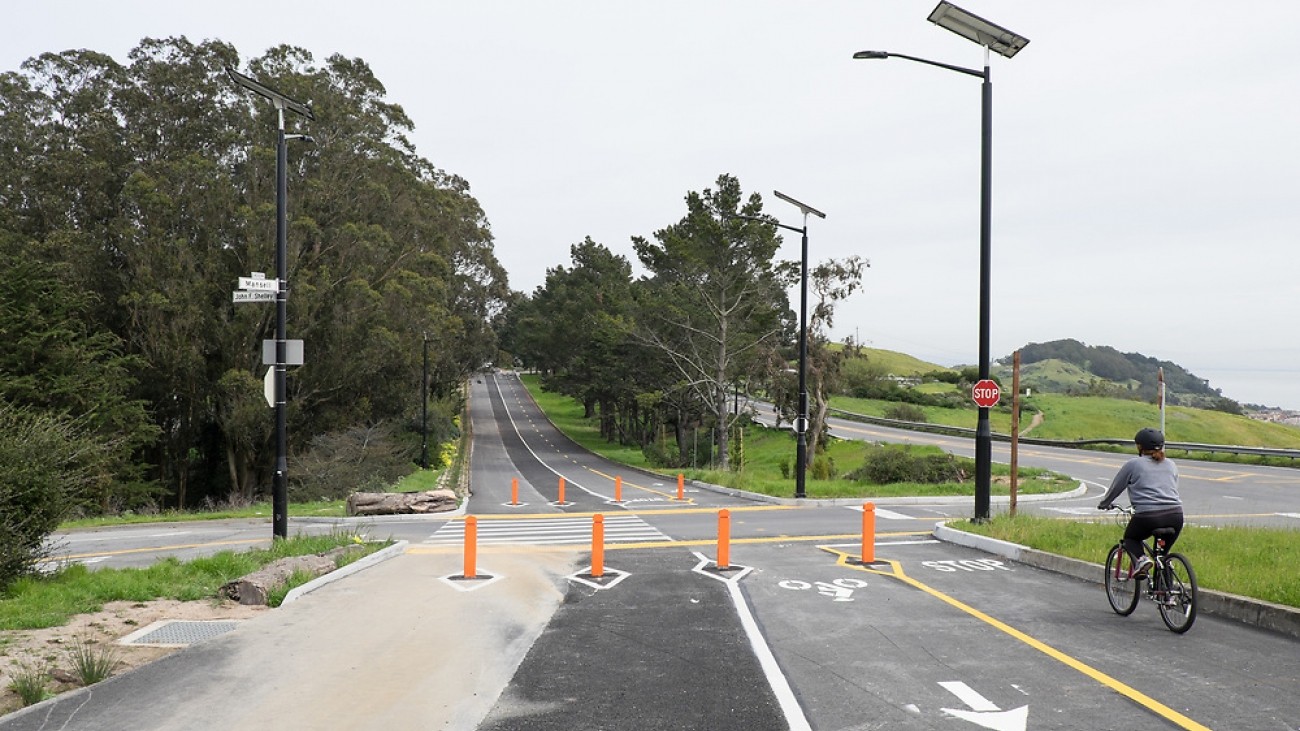 Photo of Mansell Street bicycle and pedestrian path in McLaren Park