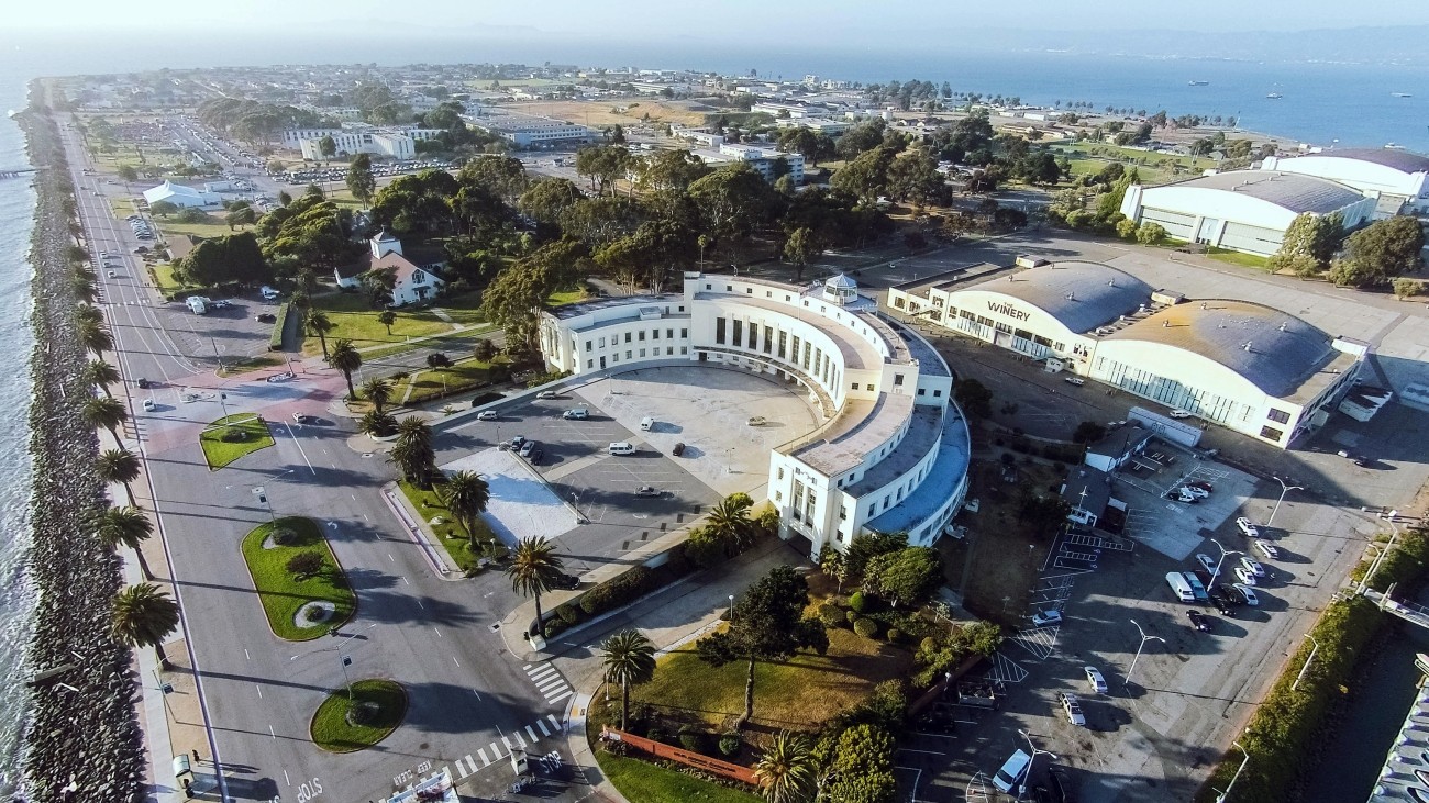 Aerial view of Treasure Island, with the Administration Building in the foreground.