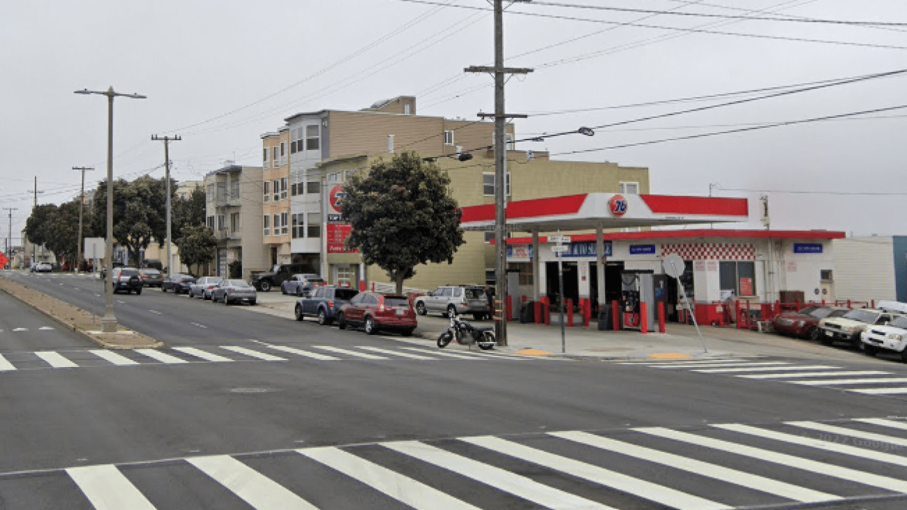 The intersection of 38th and Geary, viewed from street level.