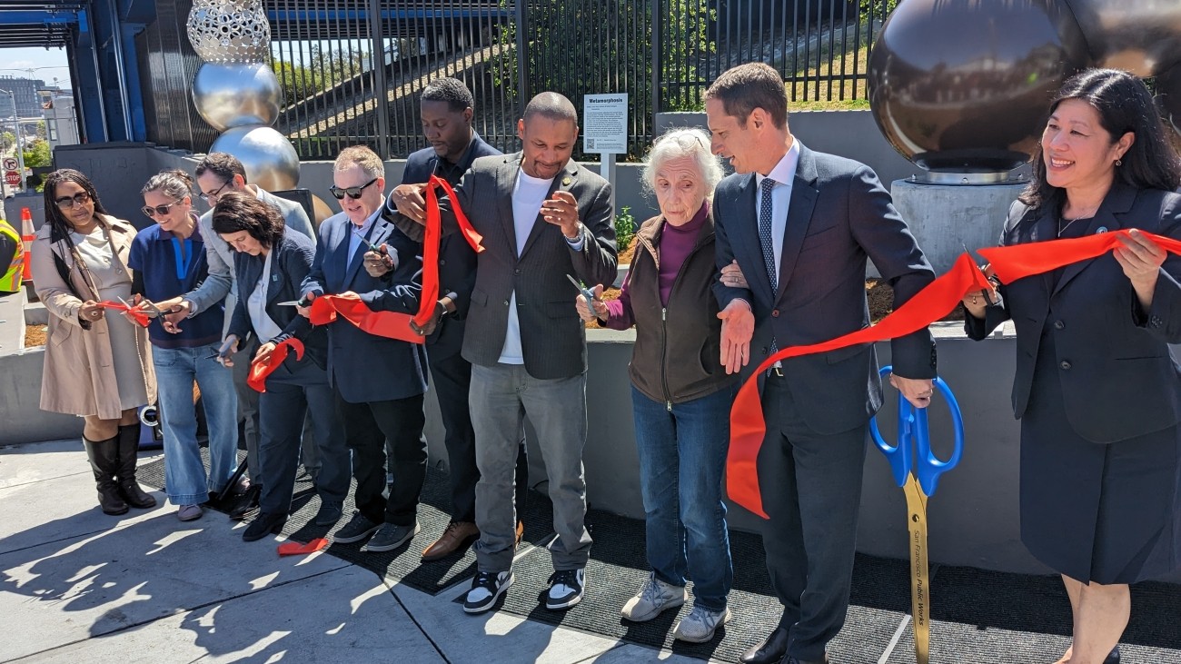 D10 Supervisor Shamann Walton, Mayor Daniel Lurie, SFCTA Director Tilly Chang, and community members cutting a ribbon at the Potrero Gateway