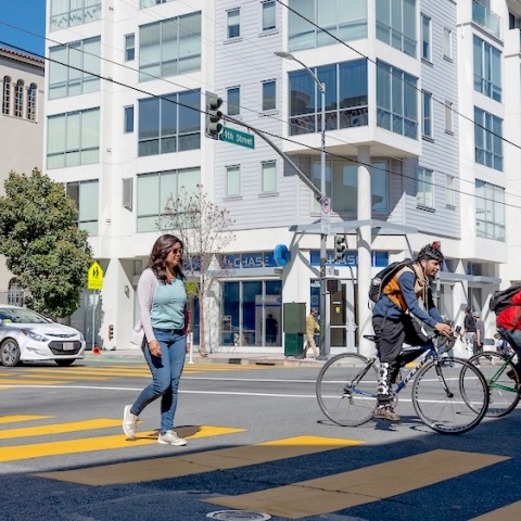 People walking and biking on Valencia